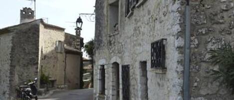 تفاصيل الفندق من الخارج