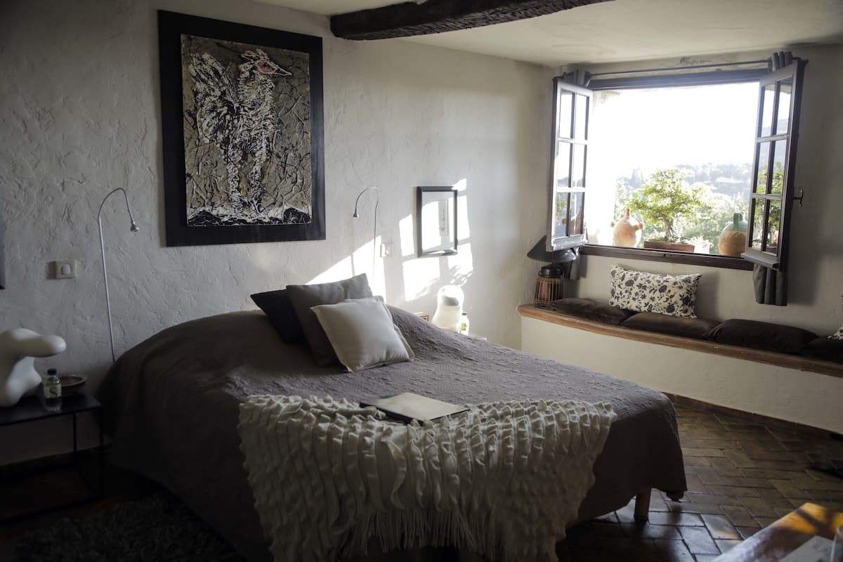 Deluxe Suite, 1 Bedroom, Mountain View | 1 bedroom, premium bedding, free minibar, in-room safe