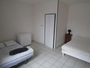4 bedrooms, WiFi - Beautiful house sleeping 12 in the heart of the Arcachon Bay  (Biganos)