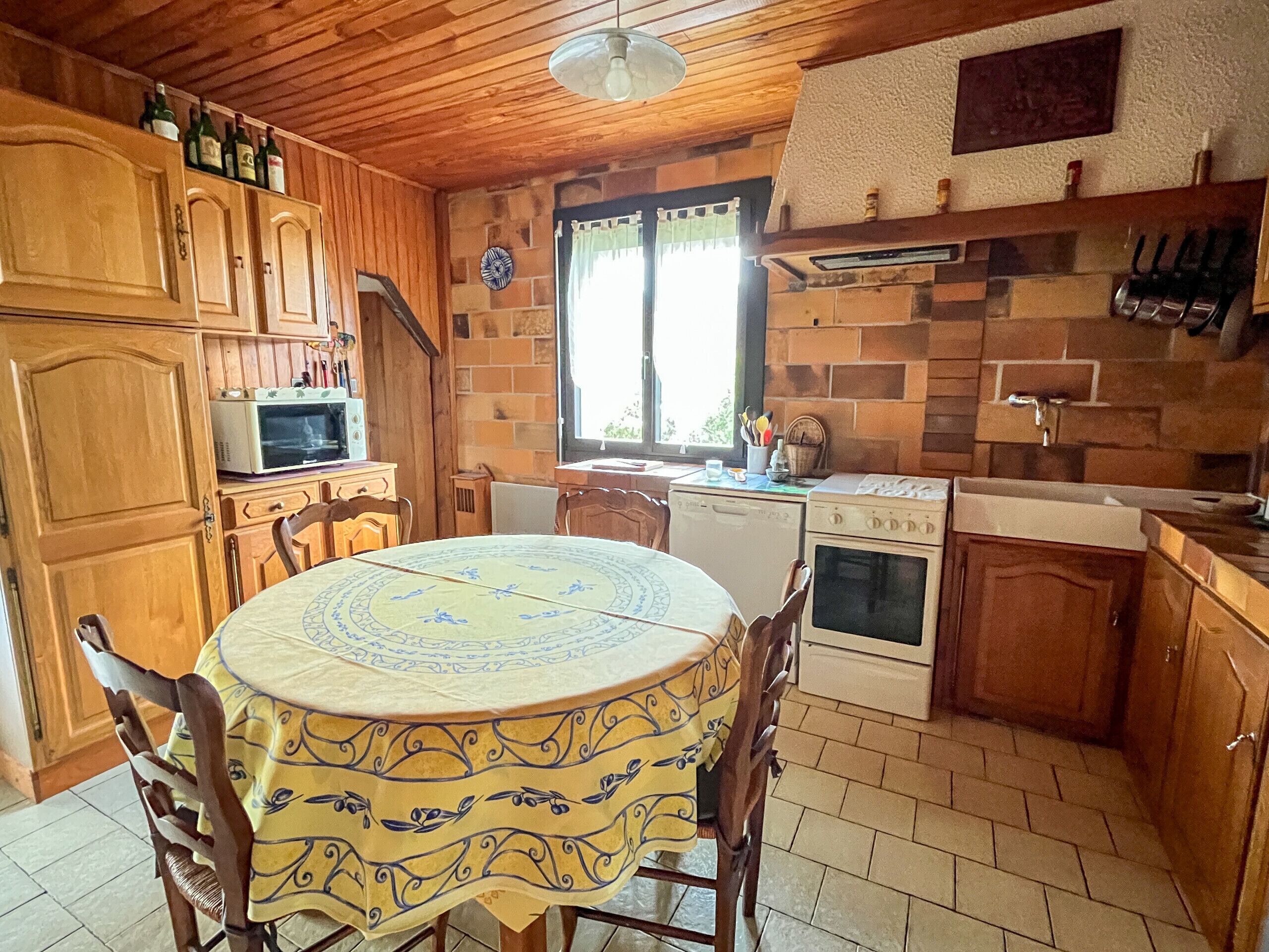 ثلاجة، ميكروويف، فرن، غسالة أطباق