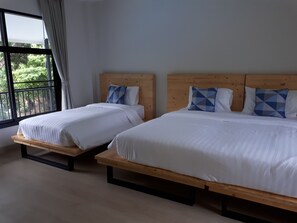 Blackout curtains, free WiFi