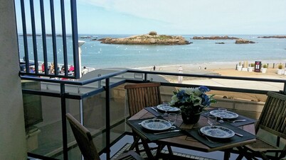 Beautiful 4-person apartment*** on the beach Superb sea view