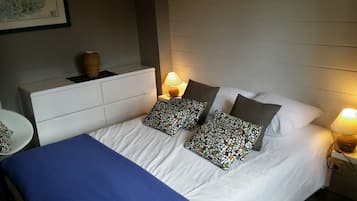 2 chambres, fer et planche Ă  repasser, Wi-Fi gratuit, draps fournis