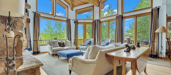 Immense condo ski-in / ski-out. 22 personnes. Idéal pour les réunions!