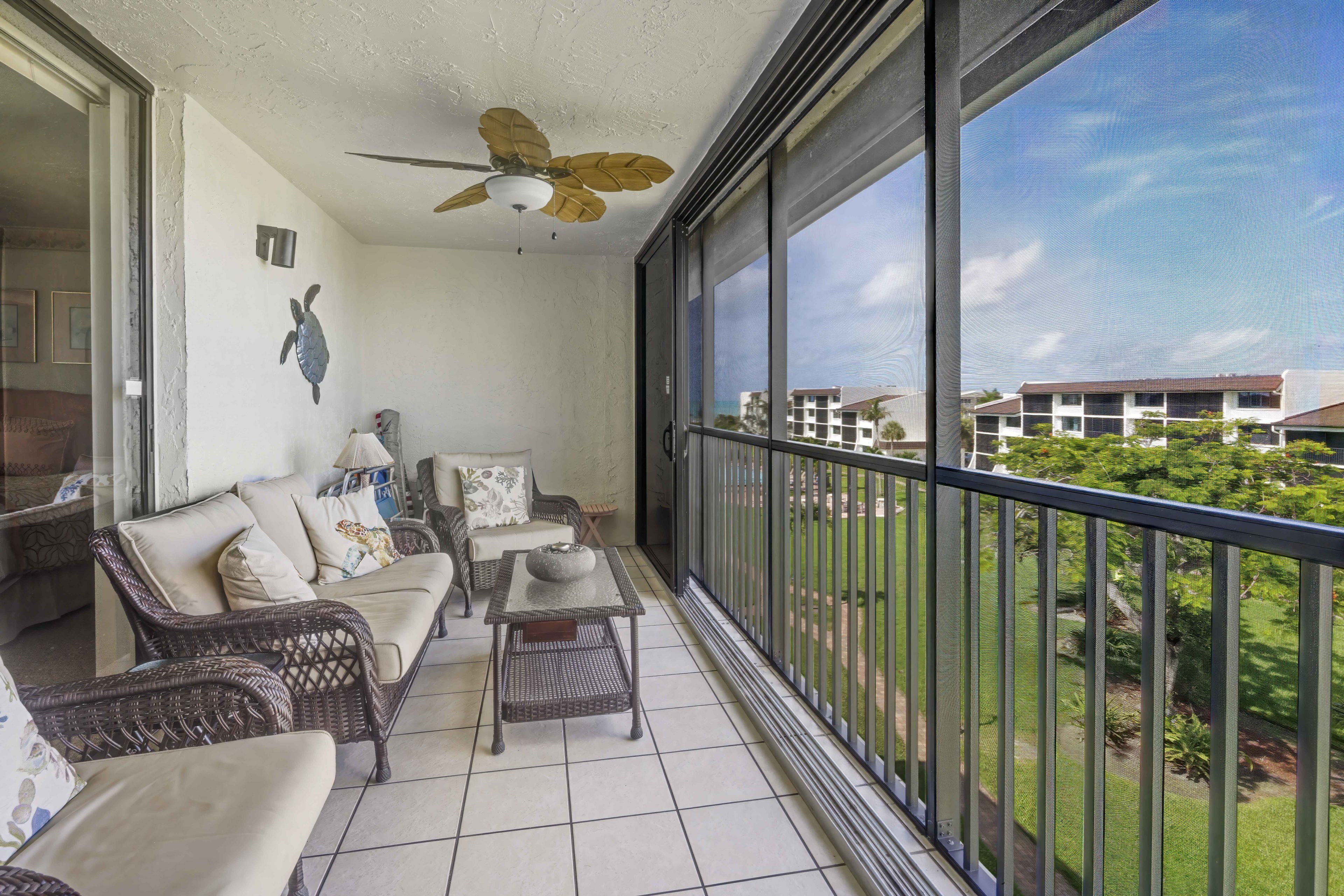 Don’t miss this well-kept beachside Sanibel condo in Loggerhead Cay.