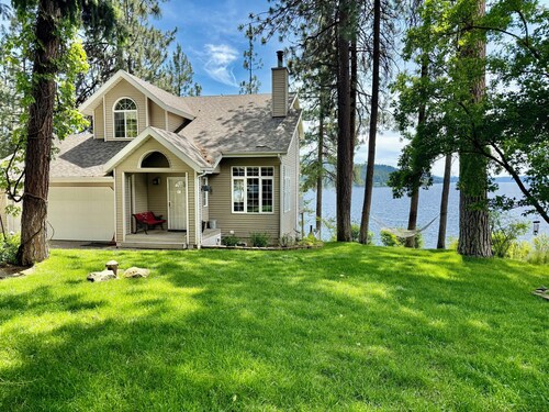 Beautiful Lakefront Retreat in Carlin Bay