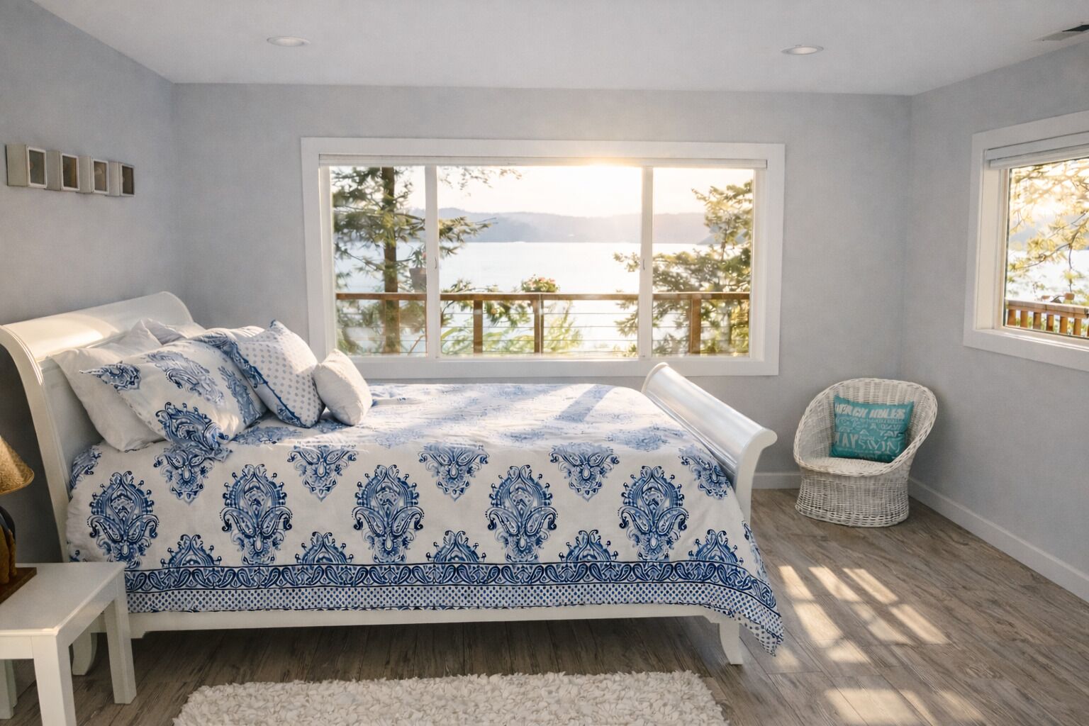 Oceanfront Cottage, With Private Beach - La Conner, WA