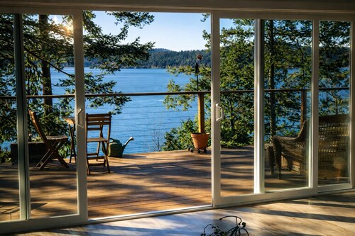 Oceanfront Cottage, with private beach