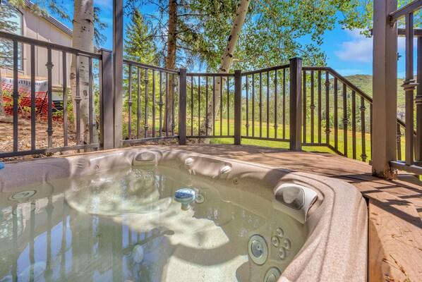 Outdoor spa tub