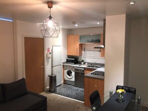 City Double Room | In-room dining - Stylish Chester Apartment (Chester)