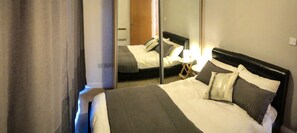 City Double Room | 1 bedroom, premium bedding, free WiFi - Stylish Chester Apartment (Chester)