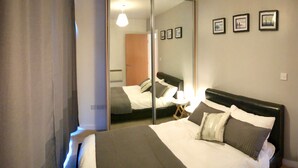 City Double Room - Stylish Chester Apartment (Chester)