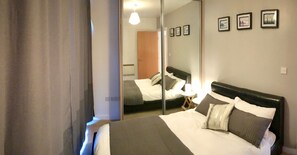 City Double Room - Stylish Chester Apartment (Chester)