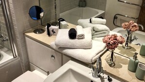 City Double Room | Bathroom - Stylish Chester Apartment (Chester)
