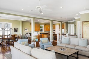 Een televisie, een open haard, een dvd-speler en een tafeltennistafel