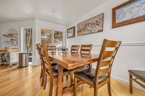 Dining - Most convenient location in DV! Shuttle to lifts or Main St in 3 minutes! (Deer Valley)