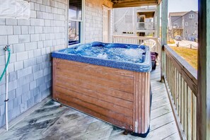 Terrace/patio - Oceanview Dog Friendly Home in Frisco with Hot Tub, Grill, and Smart TVs (Frisco)