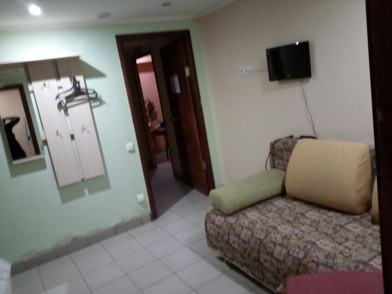 Perhehuone | Oleskelualue | Taulutelevisio