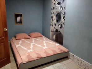 标准双人房 | 熨斗/熨板、免费 WiFi、床单