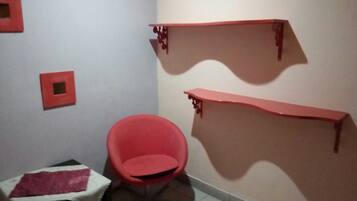 Kahden hengen standard-huone | Oleskelualue | Taulutelevisio