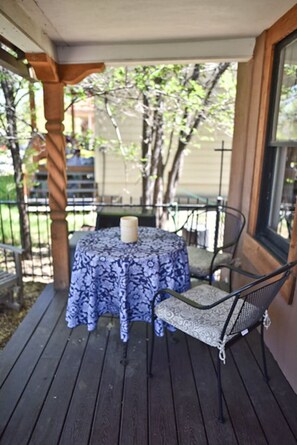 Outdoor dining - Saint Francis House: Downtown Durango (Durango)