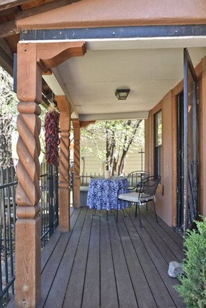 Outdoor dining - Saint Francis House: Downtown Durango (Durango)