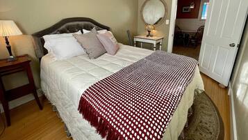 2 bedrooms, desk, iron/ironing board, travel cot