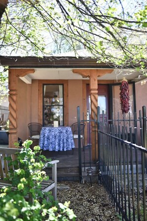 Outdoor dining - Saint Francis House: Downtown Durango (Durango)