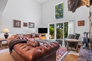 TV, fireplace, DVD player, stereo