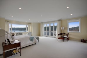 7 bedrooms, desk, iron/ironing board, free WiFi