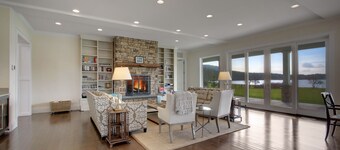 Increíble y elegante Waterfront Estate, ¡verdaderamente único! - (Paisajes marinos)