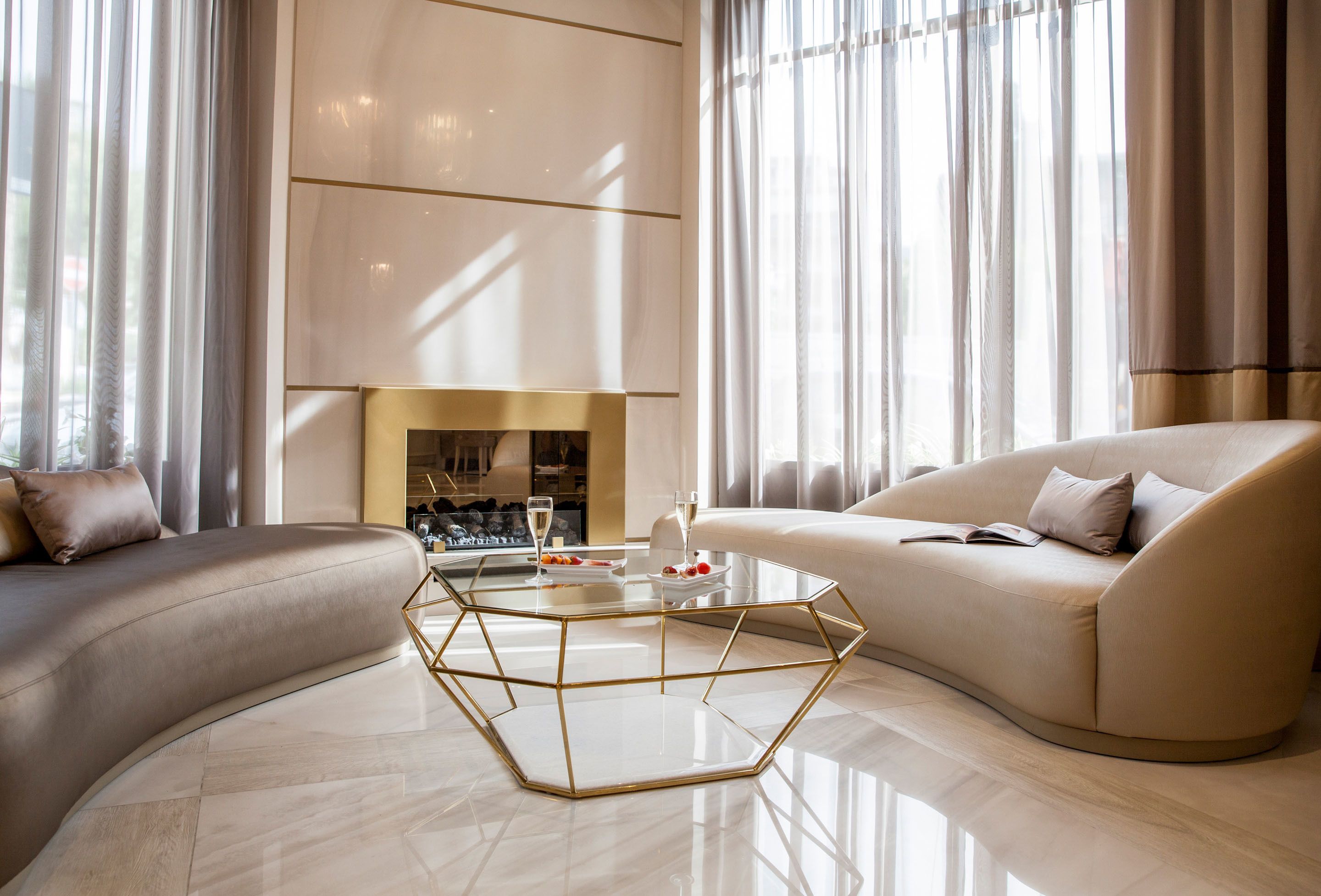 flat-screen tv, pay films