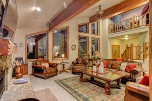 TV, fireplace