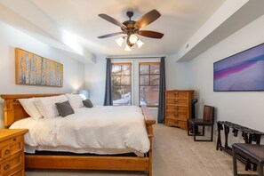 3 bedrooms, iron/ironing board, internet, bed sheets