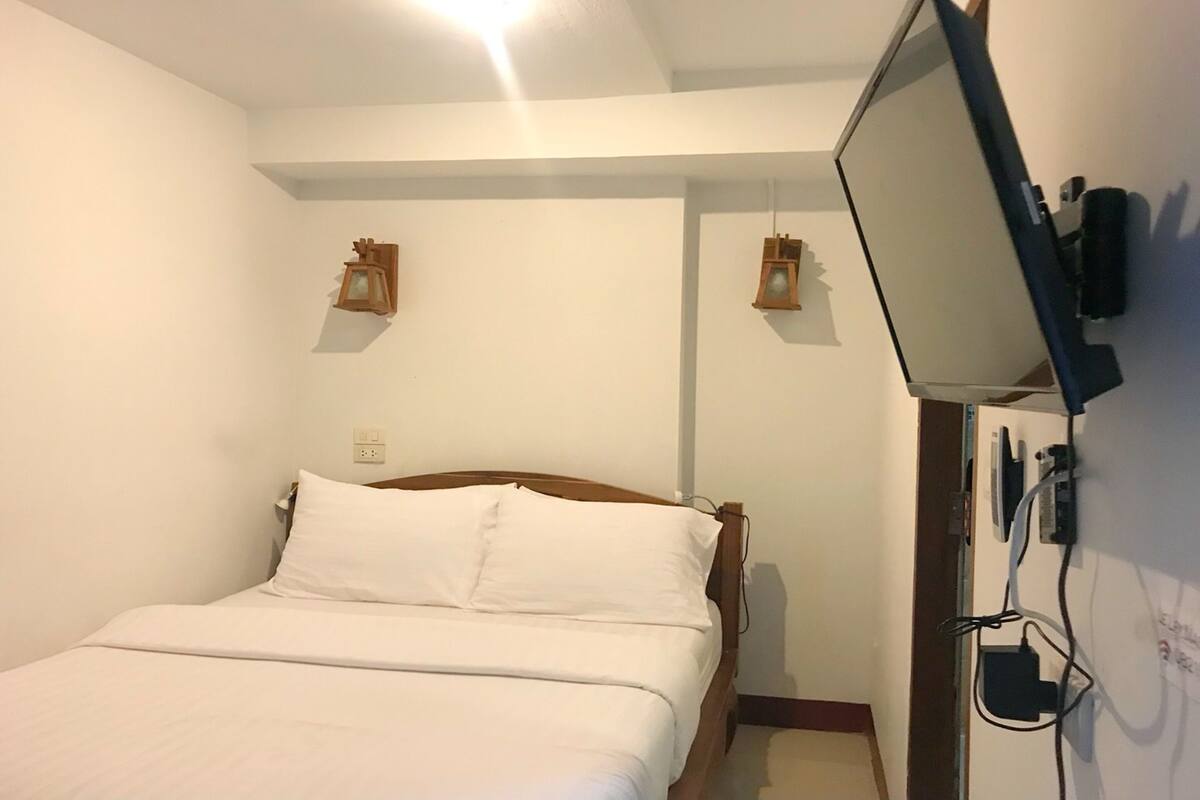 Rollaway beds, free WiFi