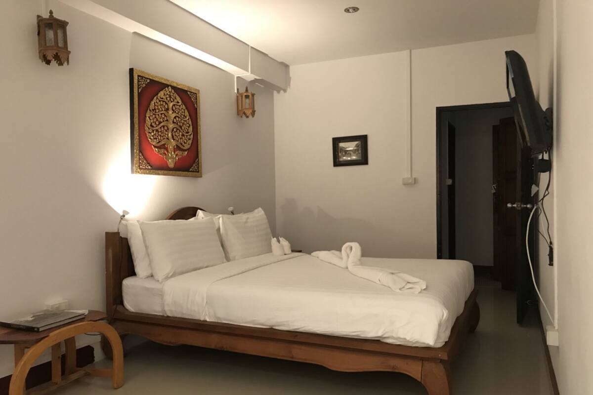 Rollaway beds, free WiFi