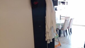 Leilighet, 2 soverom, sjøutsikt | Oppholdsområde