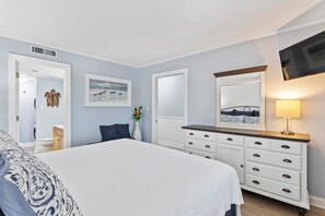 1 bedroom, iron/ironing board, Internet, bed sheets - 214- Adventure to WHITE SANDS and sparkling waters! Destin Beach Club (Destin)