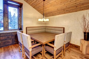 Dining - Ski-in/Ski-out in the heart of Silver Lake! Spacious with lovely mountain views! (Deer Valley)