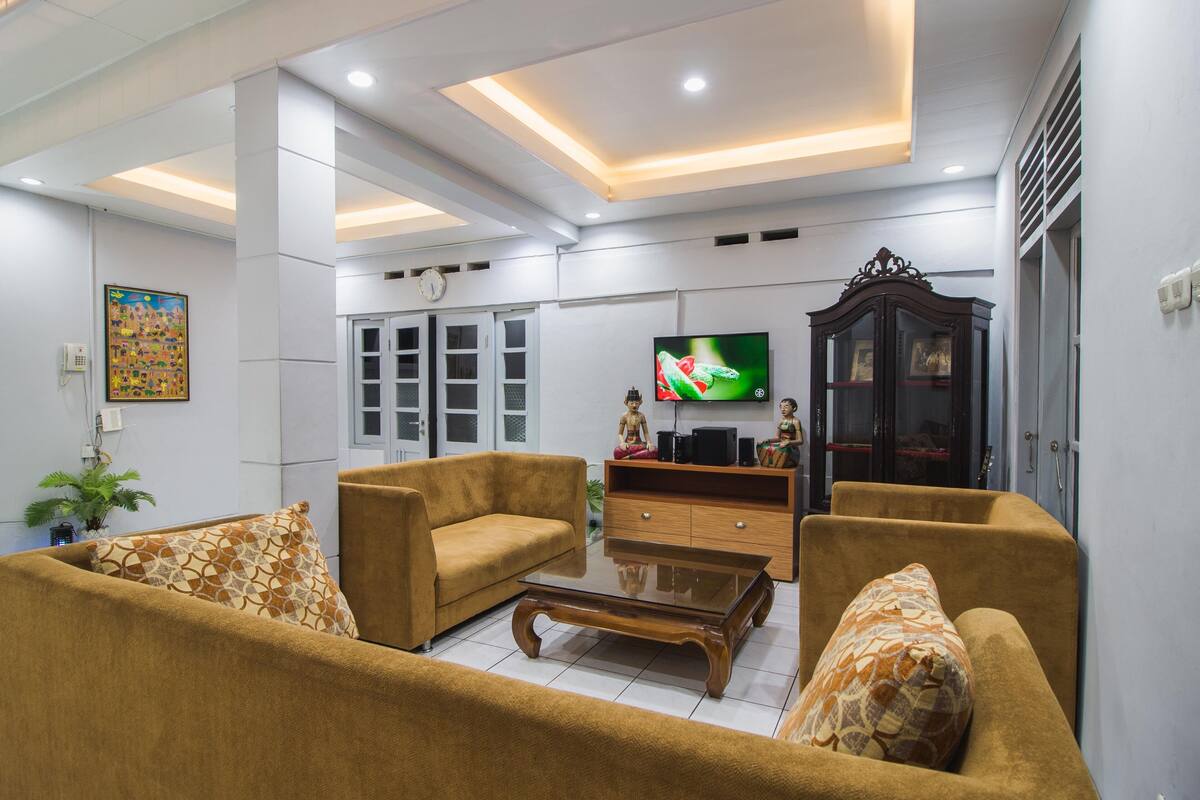 A living room with two sofas, a coffee table, a TV, and a cabinet.