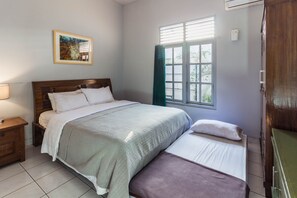 Deluxe Double Room | Extra beds - Ndalem Sarengat (Yogyakarta)