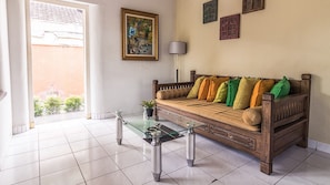 Terrace/patio - Ndalem Sarengat (Yogyakarta)