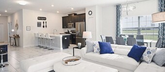 1570 - 5BR Family Villa Near Disney + pvt pool and grill