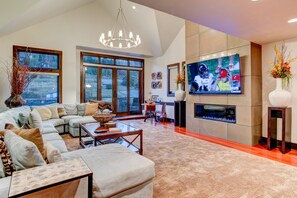 TV, fireplace, DVD player, music library - Luxury in Central Location. Shuttle outside door! Pool Table, Hot Tub, Ultra Lux (Park City)