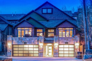 Exterior - Luxury in Central Location. Shuttle outside door! Pool Table, Hot Tub, Ultra Lux (Park City)
