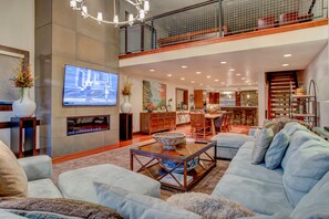 TV, fireplace, DVD player, music library - Luxury in Central Location. Shuttle outside door! Pool Table, Hot Tub, Ultra Lux (Park City)