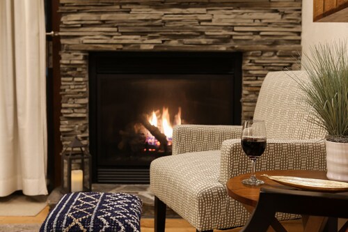 POW HAUS: Modern Beaver Creek 2BR w/ Ski Access