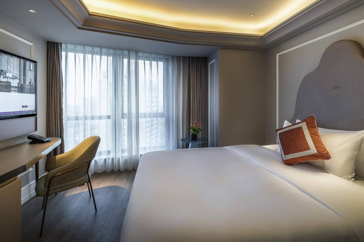 Standardzimmer, 1 King-Bett | Zimmersafe, Schreibtisch, Verdunkelungsvorhänge, schallisolierte Zimmer