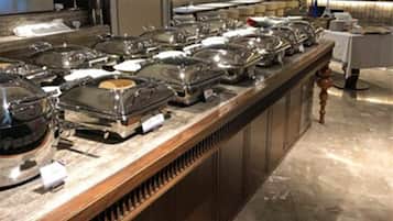 Tägliches Frühstücksbuffet gegen Gebühr