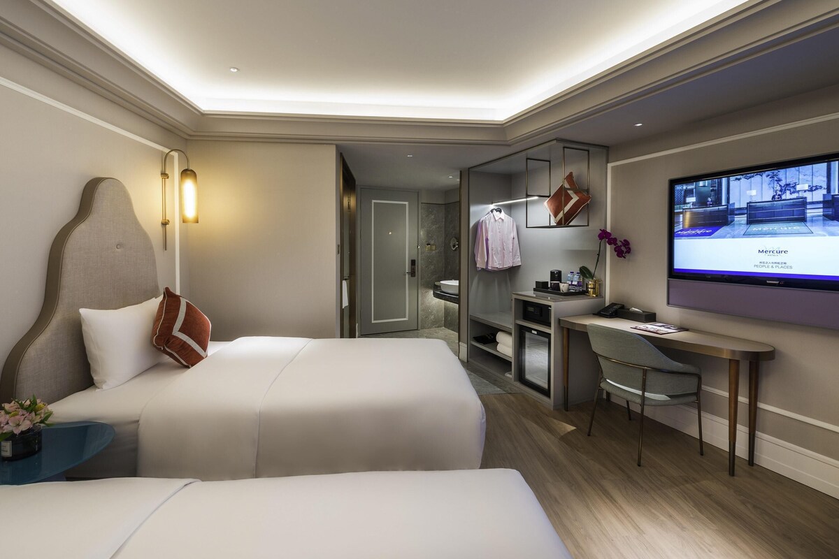 Superior Room, 2 Single Beds | In-room safe, desk, blackout curtains, soundproofing